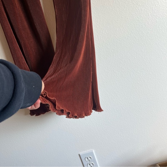 Gilli Cinnamon Plisse Hem Satin Blouse and Pant Lettuce Hem Set Size Medium - Picture 12 of 16